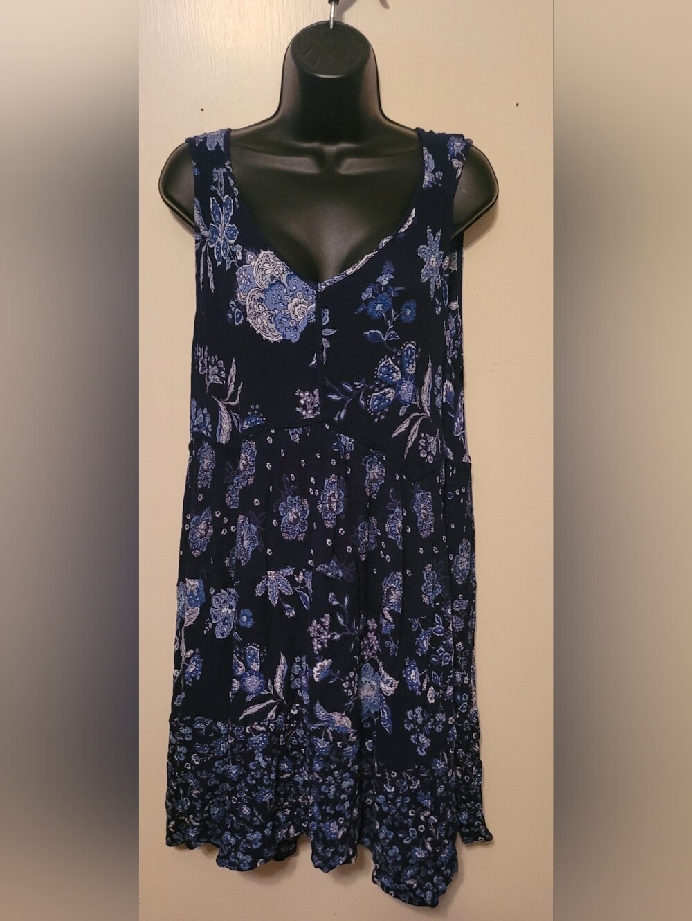Bila Women’s Blue Floral V-Neck Sleeveless Knee Shift Dress size large